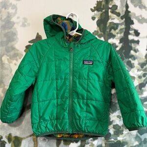 ***sold on cross post*** 2T Patagonia reversible hooded jacket.